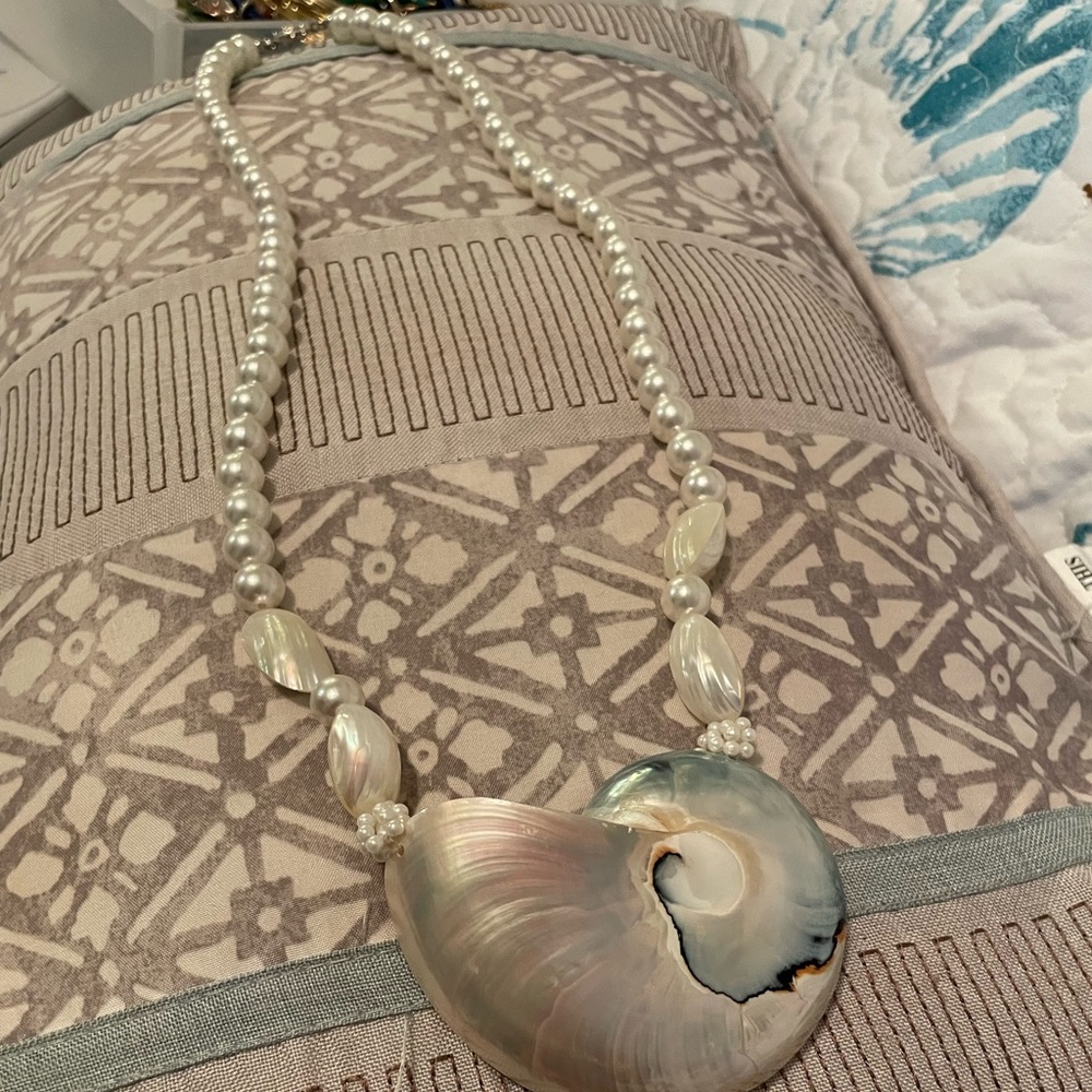 Seashell Pearl Necklace